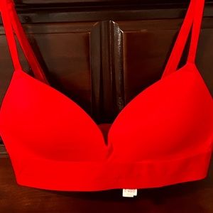 ♥️♥️VICTORIA’S SECRET, wireless, lightly padded PUSH-UP Bra, NWOT For Sale!!♥️♥️